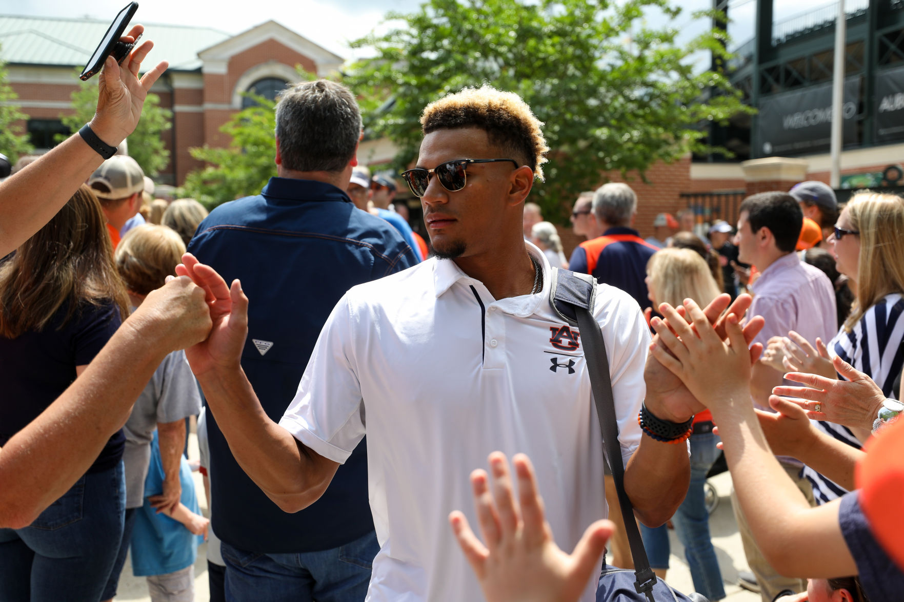 Auburn baseball departs for College World Series in Omaha
